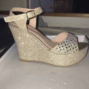 Gold sparkle wedges